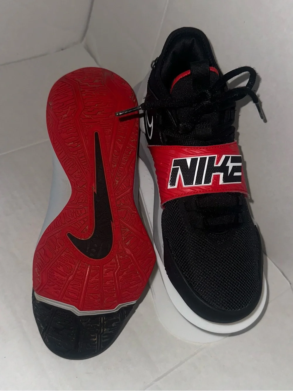 Nike Future Court 3 Black/White/Red Boys Sneakers Shoes Size 4Y CT2866-008